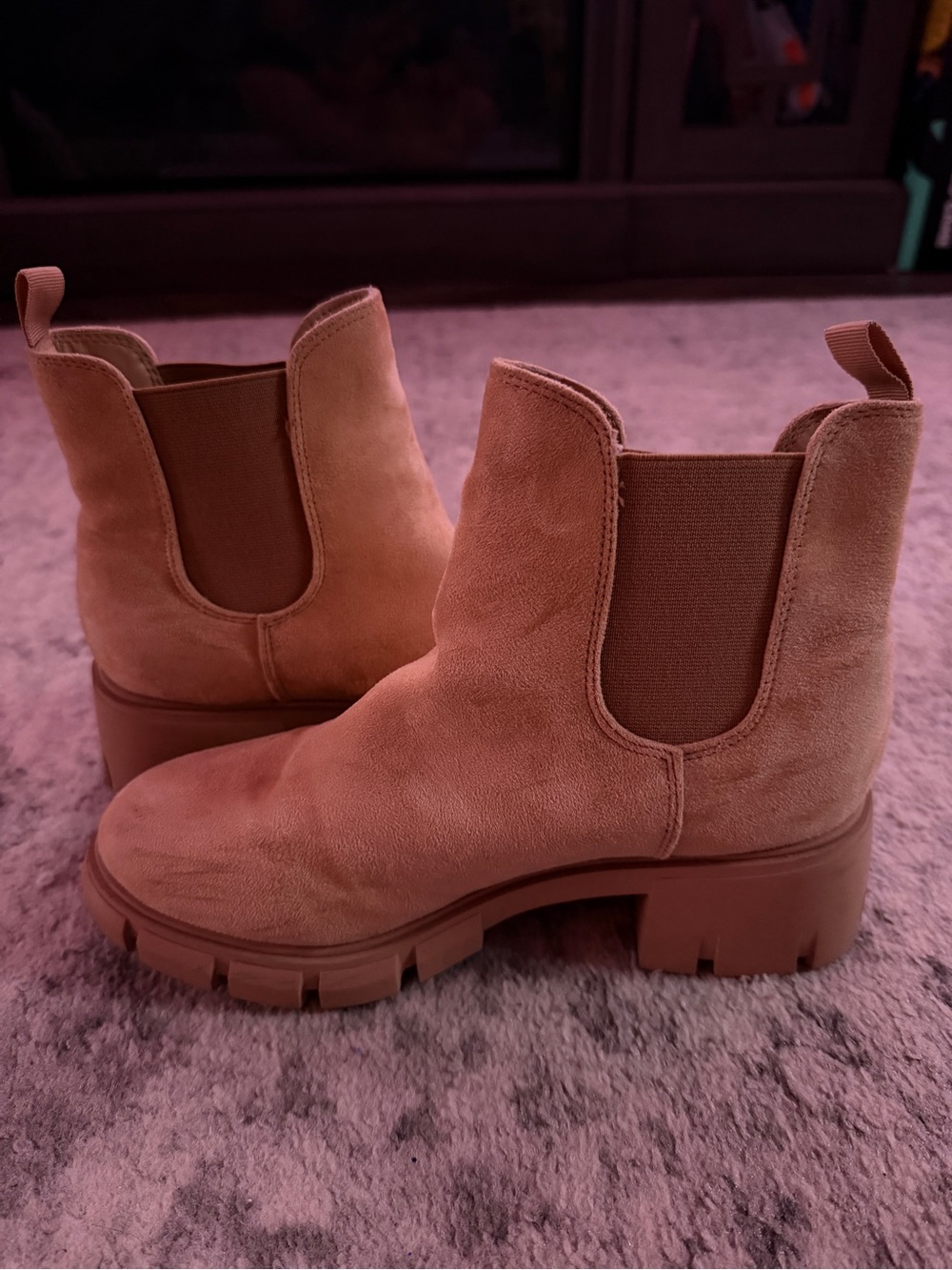 ZBY Tan Chelsea Boots Women’s Size 7 Chunky Lug Sole